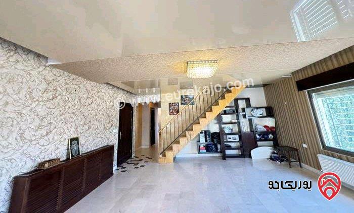 شقة دوبلكس طابق ثالث مع روف مساحة 310متر للإيجار في عمان - رجم عميش 