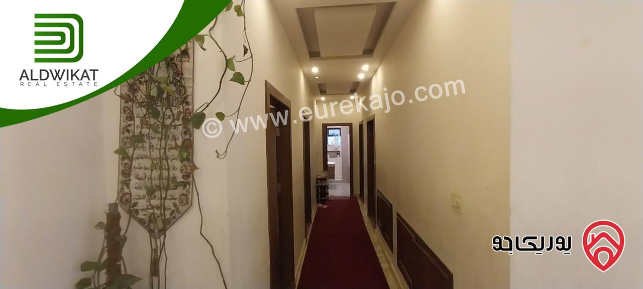 شقة طابقية للبيع في عمان - ضاحية الامير راشد طابق اول مساحة البناء 280م منطقة اسكانات حديثة وهادئة