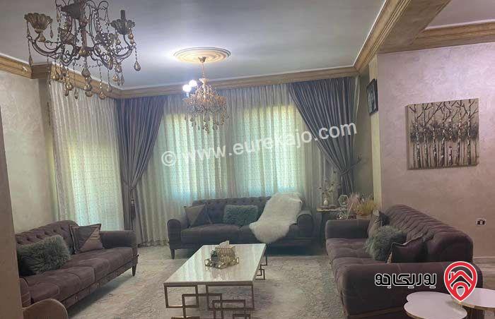 شقة طابقية طابق ثالث مساحة 245م للبيع في عمان -  خلدا