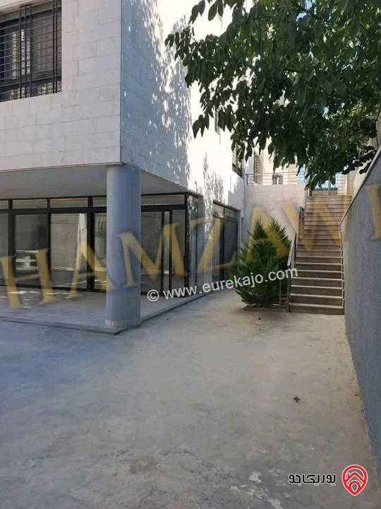 شقة دوبلكس أرضية مساحة 300م داخلي و 250م خارجي للايجار في عمان - حي الصحابة 