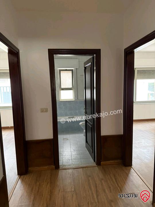 شقة طابق أرضي دوبلكس مساحة 418م داخلي و 250م خارجي للبيع في عمان - عبدون