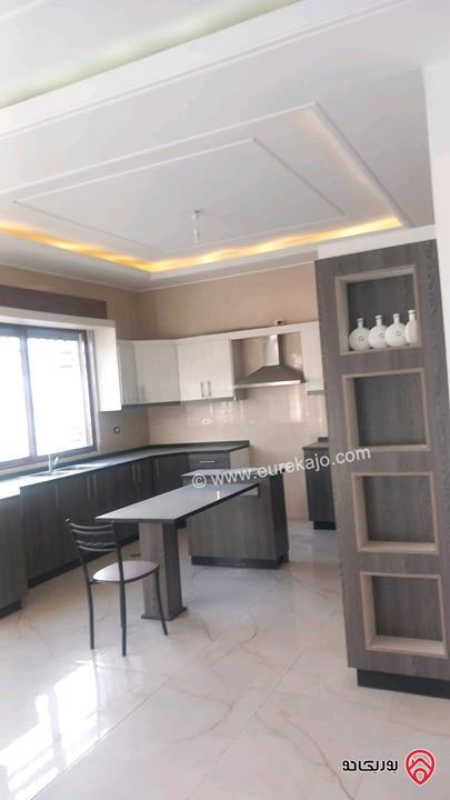 شقة طابق أول مساحة 205م للبيع في عمان - الجبيهة