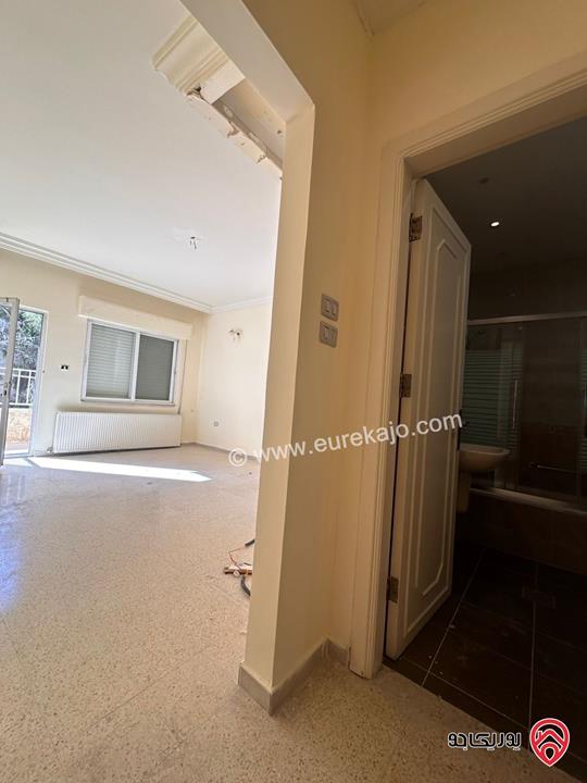 شقة طابق ثاني مساحة 220م للايجار في عمان - خلدا