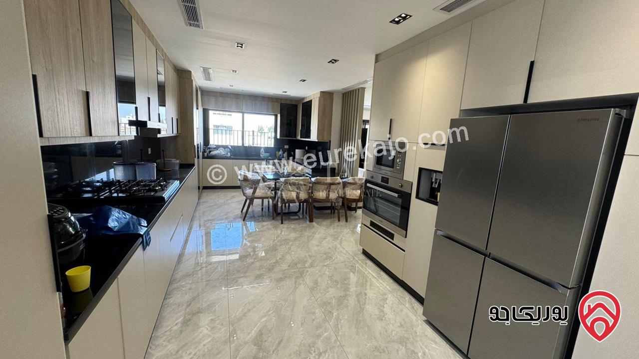 شقة فاخرة طابق أول مساحة 440م للبيع في عمان - رجم عميش