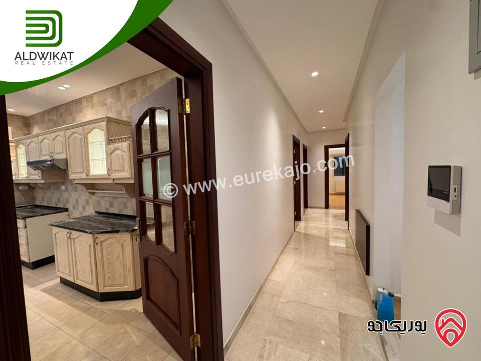 شقة فاخره ارضية للايجار في عمان - دير غبار مساحة البناء 280م ومساحة الحديقة 100م والترس 150م موقع مميز تصلح للسفارات والهيئات الدبلوماسية