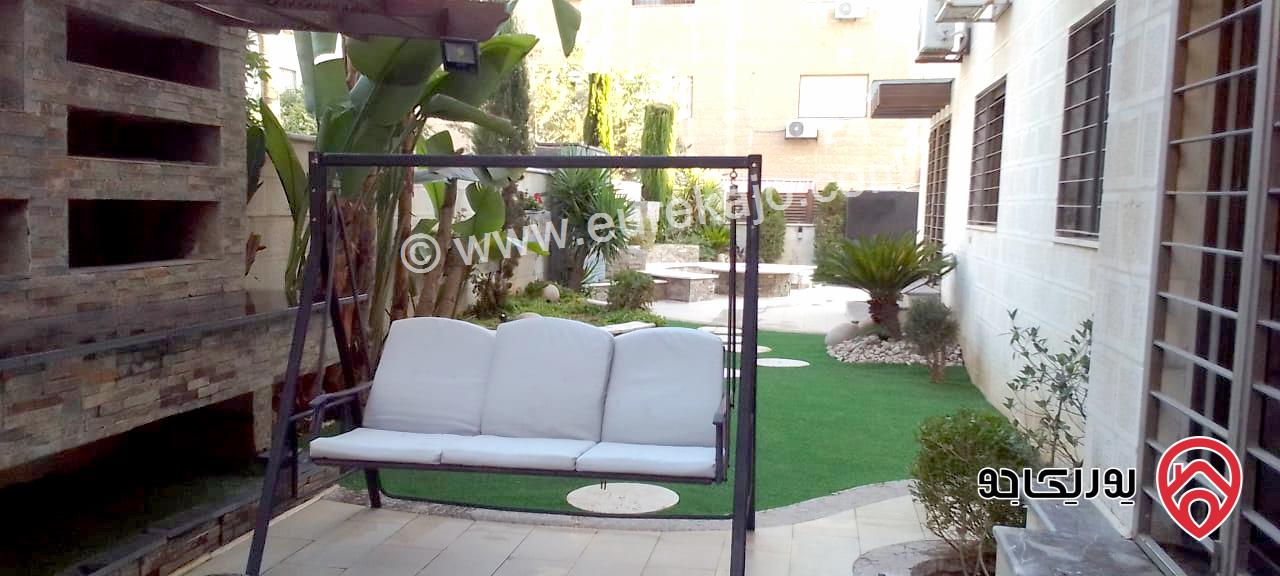 شقة أرضية مفروشة فخمة مساحة 220م مع حديقة كبيرة 350م و كراج و مدخل خاص للإيجار في عمان - الرابية