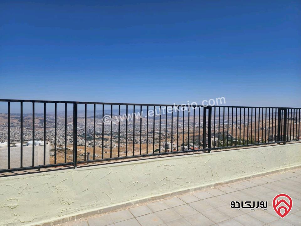 شقة طابق ثالث مساحة 210م مع روف 120م للبيع في عمان - الجبيهة