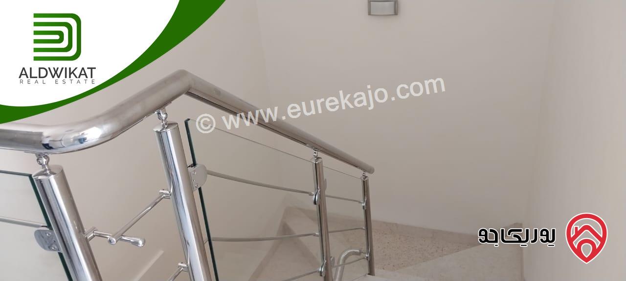  شبه فيلا متلاصقة مفروشة للبيع في عمان - ام السماق مساحة الارض 150م ومساحة البناء 180م بسعر مغري 