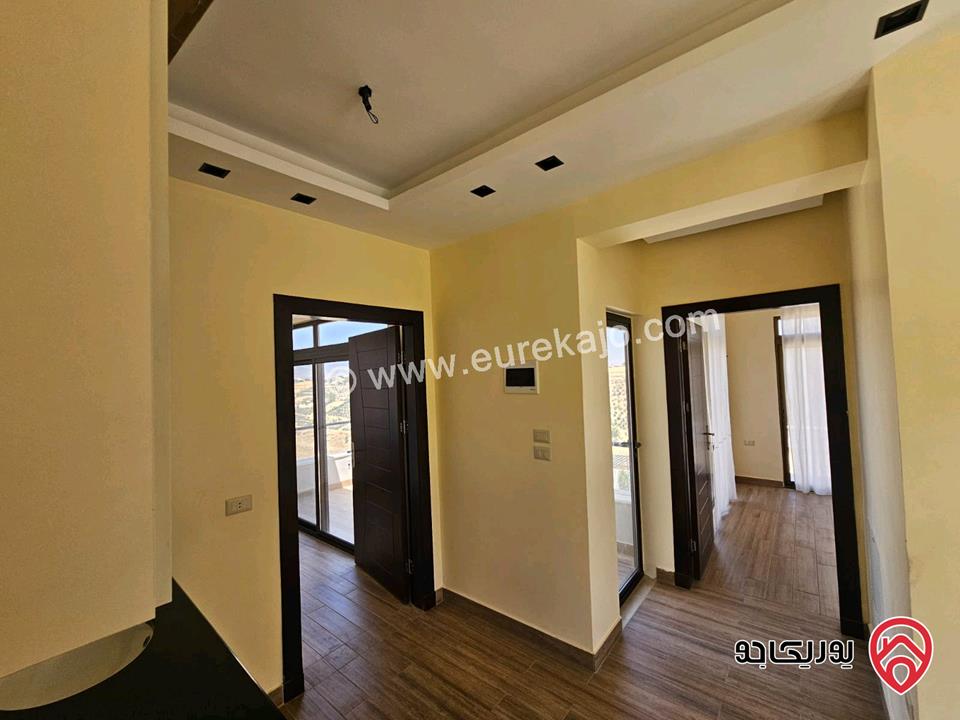 فيلا مساحة 700م على أرض 3 دونم و 512م للبيع في السلط