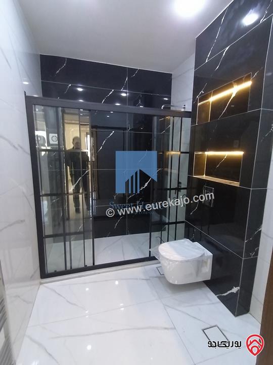 شقة فاخرة للبيع في عمان أم السماق - خلف السيتي مول وقرب مكة مول طابق ارضي 250م تشطيب سوبر ديلوكس لم تسكن