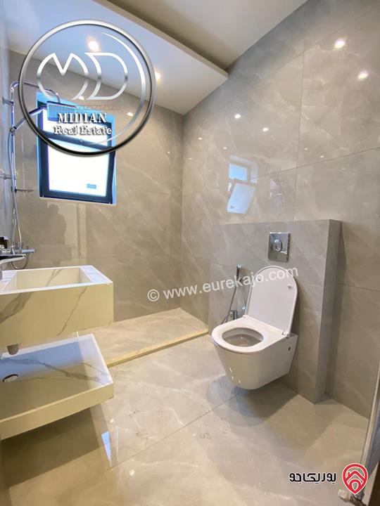 شقة دوبلكس طابق أخير مع روف للبيع في عمان - الرابية مساحة 205م مع تراسات تشطيبات ديكورات سوبر ديلوكس اطلالة رائعة