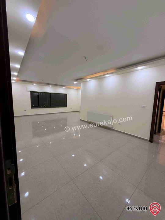 شقة فارغة مساحة 200م طابق أول للايجار في عمان - طريق المطار 