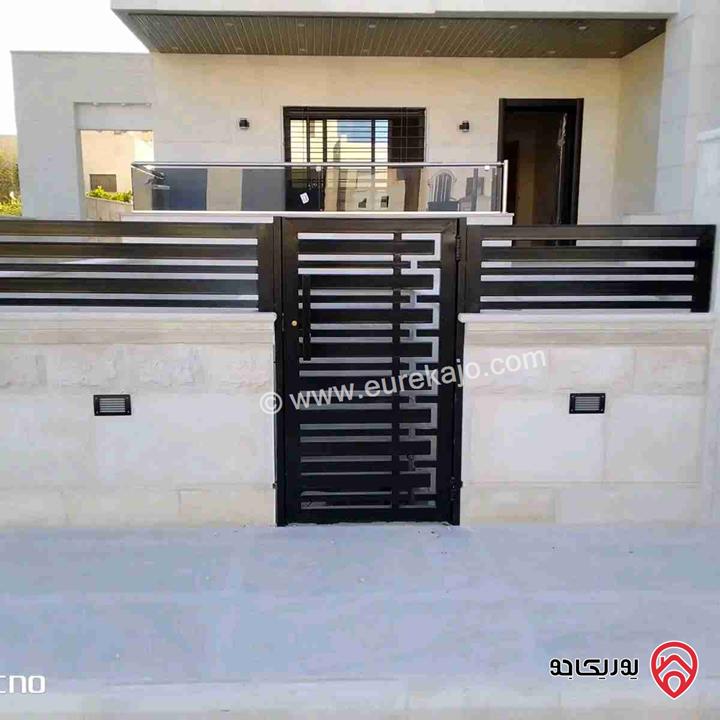 شقق سوبر ديلوكس أشباه فلل مساحة 200م للبيع في اربد خلف صالات السفير 