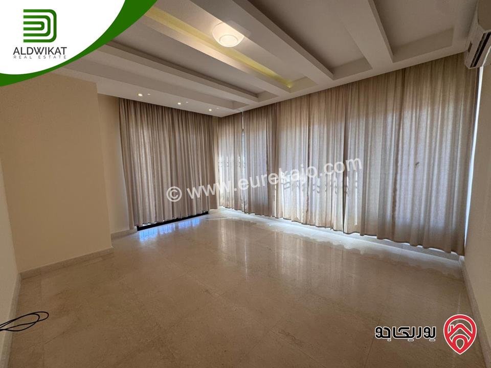 فيلا متلاصقة للبيع او للايجار في عبدون قرب الاسفاره الامريكيه مساحة الارض 500م ومساحة البناء 700م ومساحة الحديقة 200م موقع مميز واطلالة خلابة منطقة فلل واصل جميع الخدمات 