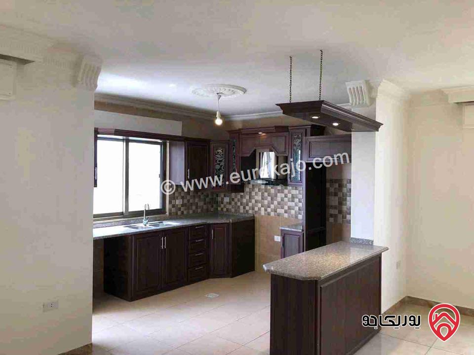 شقة فارغة طابق ثالث مساحة 100م للايجار للعرسان او عائلة صغيرة في عمان - دير غبار