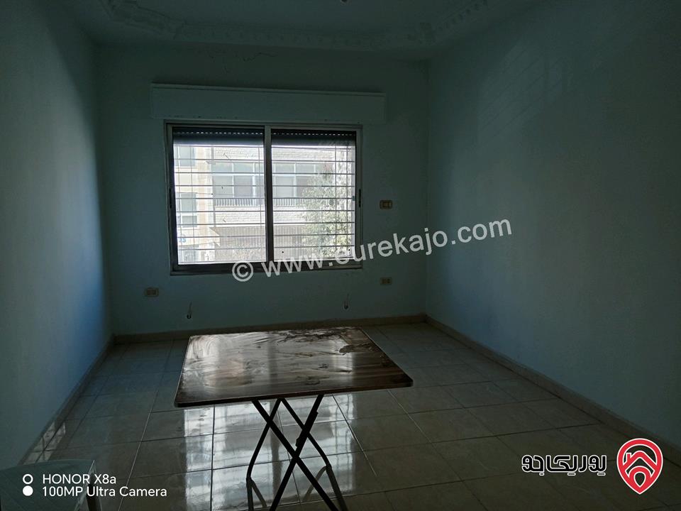 شقة مساحة 122م طابق أول بناء 2014 للبيع في عمان - الجاردنز وقريبة على شارع الجامعة 