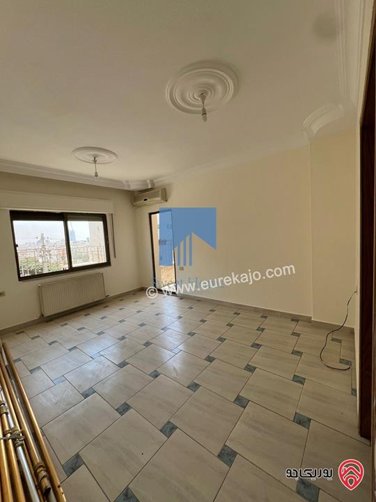 شقة طابق ثاني 165م تشطيب سوبر ديلوكس للبيع في عمان - أم السماق