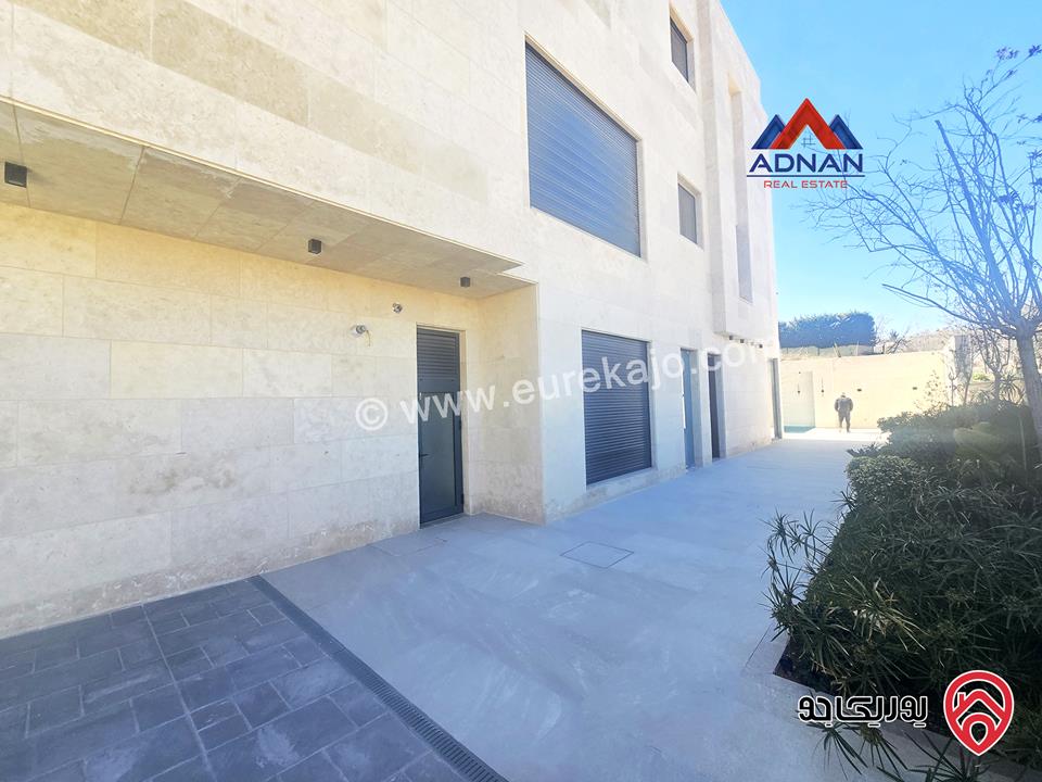 فيلا متلاصقة جديدة مساحة 763م على أرض 530م مع مسبح واطلالة عالية للبيع في عمان - عبدون