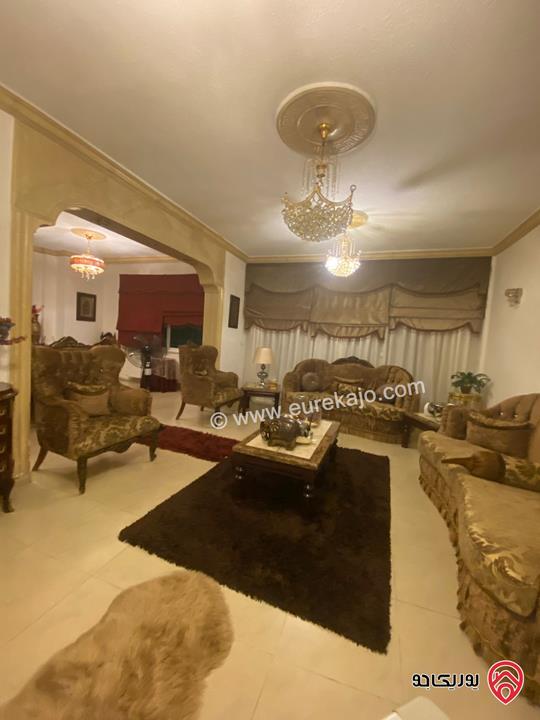 شقتين طابق ثالث مساحة 180م و 120م للبيع معا في السلط السرو اسكان طيبة