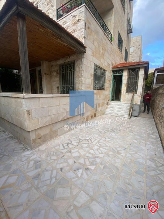 شقة أرضية مساحة 150م مع حديقة وترسات 150م للبيع في عمان - الجندويل