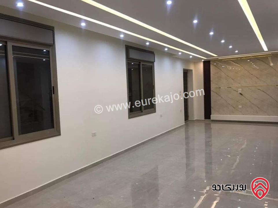 متبقي فيلا واحدة فقط ڤلل مودرن متلاصقة فاخرة مساحة 250م للبيع في الزرقاء الجديدة - جبل المغير 