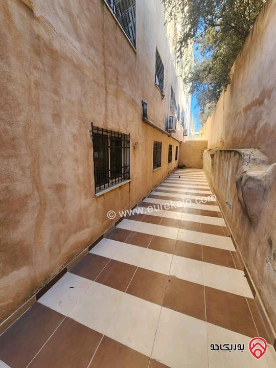 شقة تسوية مساحة 135م داخلي و 100م خارجي للبيع في اربد