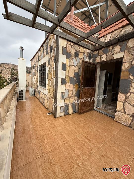 فيلا دوبلكس مساحة 300م على أرض 480م للبيع في مغاريب السلط 