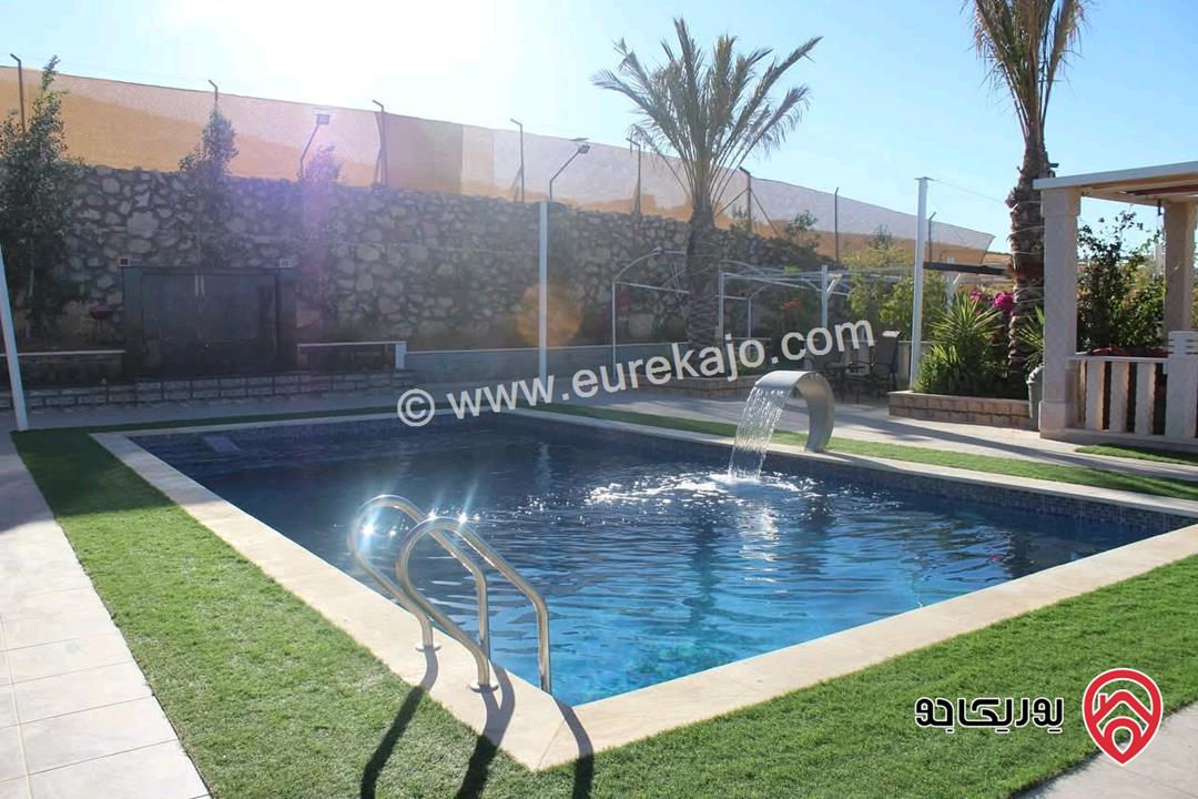 مزرعة مساحة البناء 220م على أرض 3400م مجهزة بالكامل للبيع داخل كومباوند خاص في المفرق