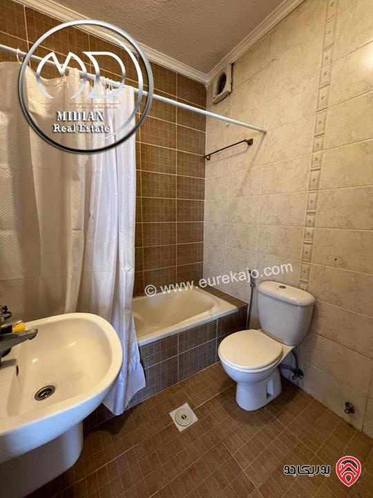 شقة دوبلكس فارغة للايجار طابق أخير مع روف في عمان - ضاحية الرشيد مساحة 300م مع تراسات اطلالة رائعة