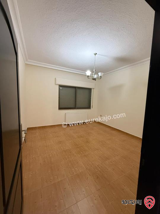 شقة مميزة طابق ثاني مساحة 175م للبيع في عمان - خلدا 