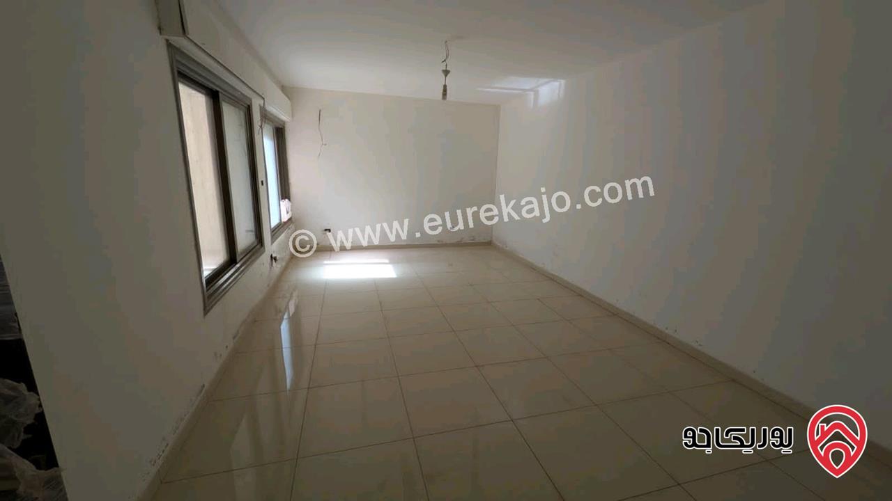 شقة طابق شبه ارضي مساحة 330م داخلي و 230م خارجي للبيع في عمان - دير غبار 