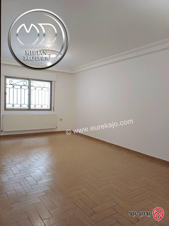 شقة ارضية للبيع في عمان - ام السماق مساحة 195م مع تراسات 130م تشطيبات سوبر ديلوكس بسعر مميز جداً