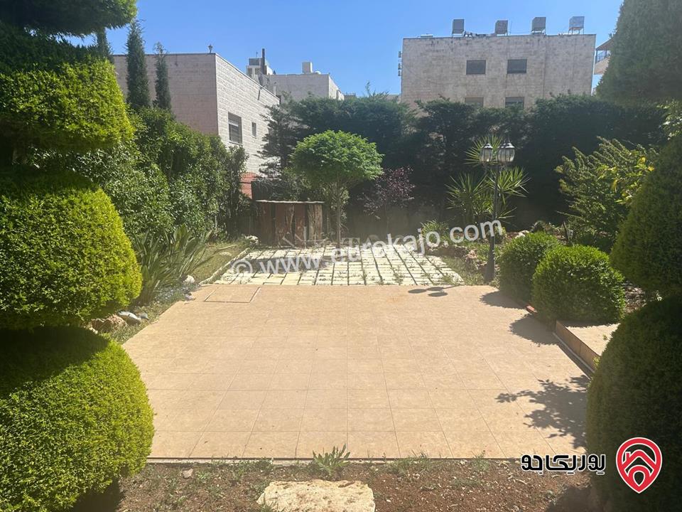 أرض سكنية مساحة 840م عليها منزل 217م للبيع في عمان - الجندويل