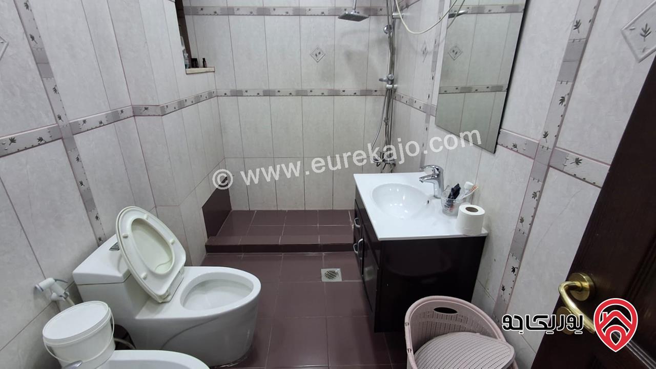 شقة فاخرة مفروشة طابق أخير مع روف مساحة 300م للايجار في عمان - الرابية