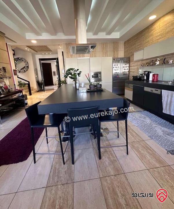 فيلا فخمة مساحة 740م على أرض 750م للبيع في عمان - دابوق 