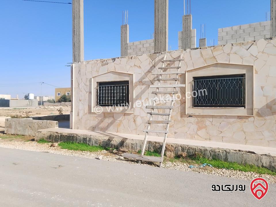 بيت طابقين مساحة 500م على أرض 600م للبيع في المفرق