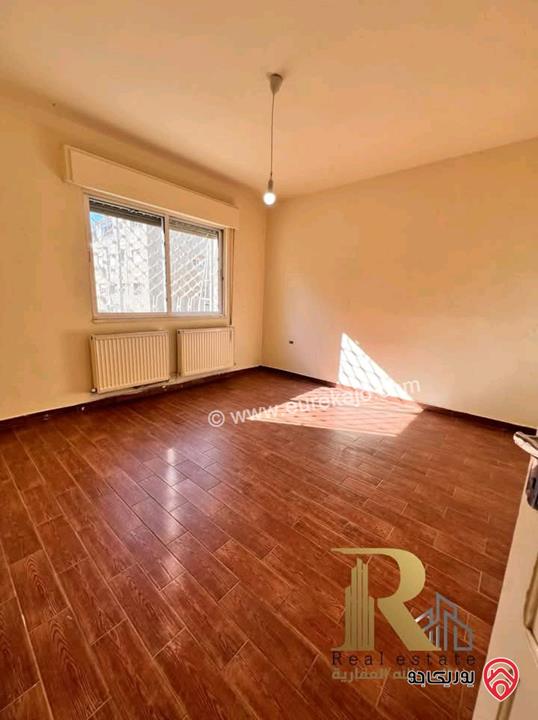 شقة سكنية استثمارية طابق ثالث مساحة 140م للبيع في عمان - منطقة السابع 