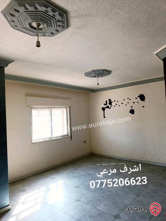 شقة طابق أرضي مساحة 100م مع ترس للبيع في الزرقاء الجديدة