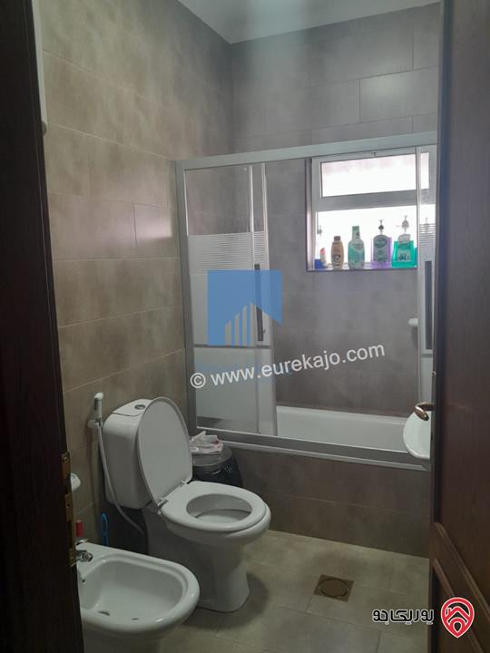 شقة أرضية مفروشة فاخرة للبيع في عمان - السابع قرب السفارة الرومانية 185م مع ترس امامي 25م تشطيب سوبر ديلوكس