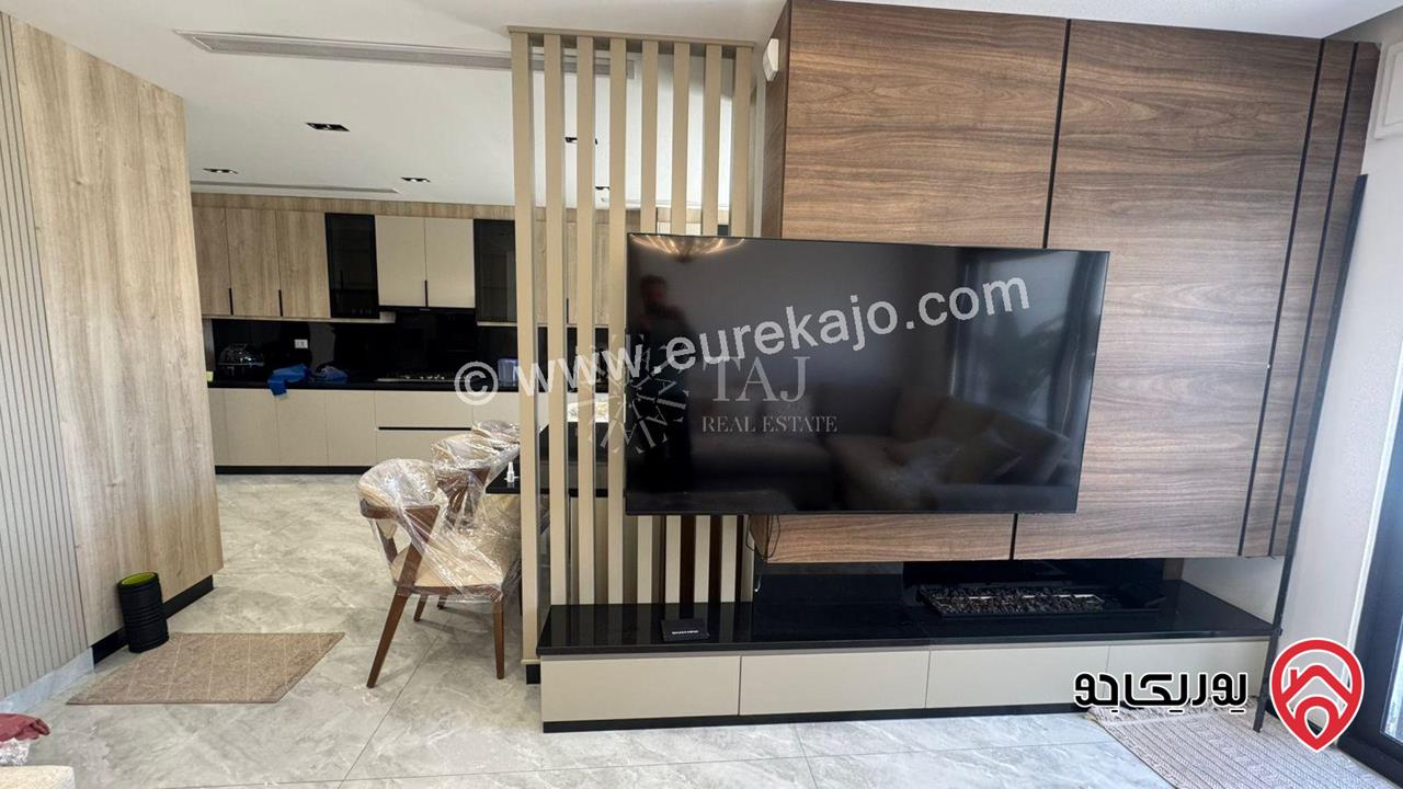 شقة فاخرة طابق أول مساحة 440م للبيع في عمان - رجم عميش