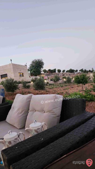 مزرعة مساحة 5 دونم فيها بناء مساحة 260م للبيع في عجلون مركز الصفاء الصحي الجبل الاخضر
