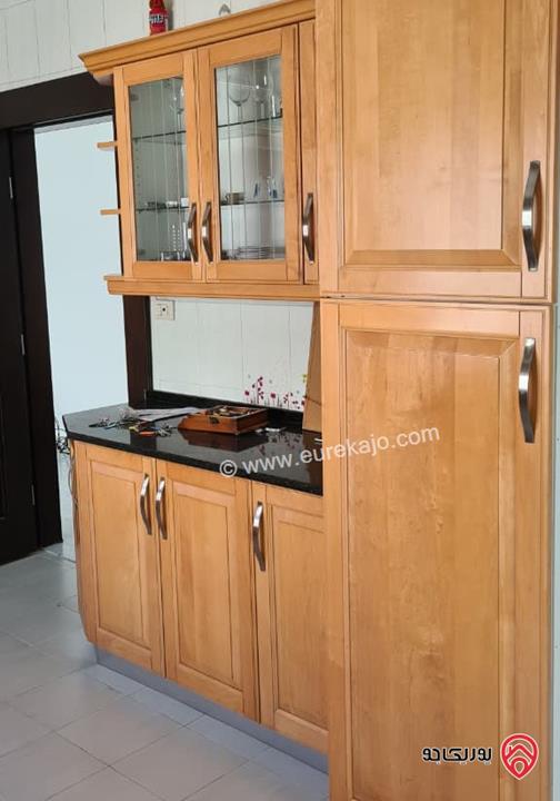 شقة مميزة طابق ثالث مساحة 240م للبيع في عمان - الكرسي