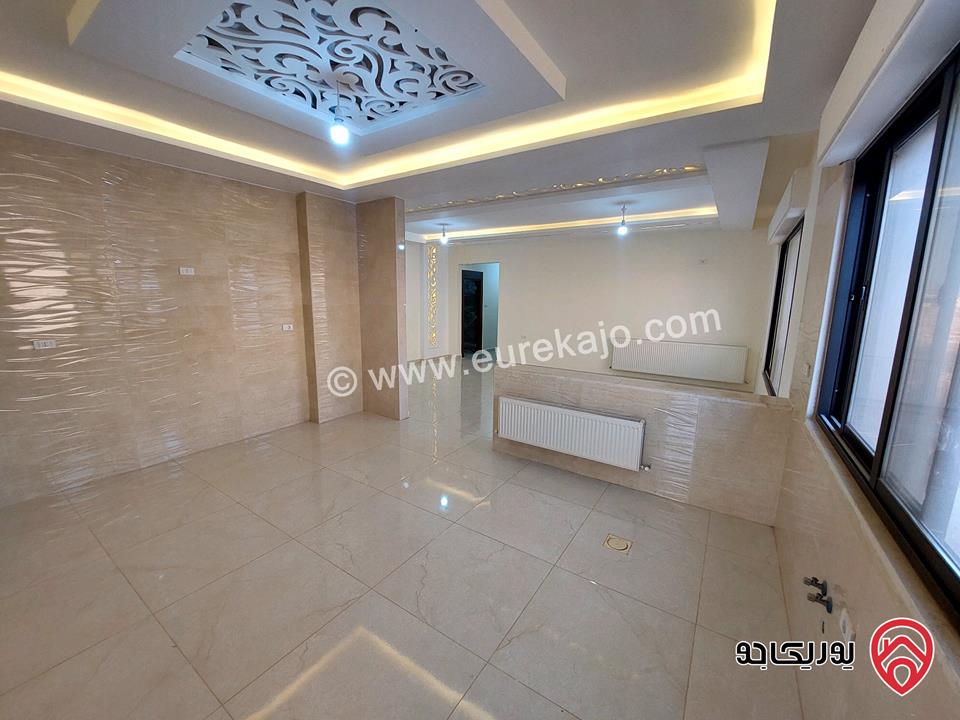 شقة مساحة 210م طابق ثالث للبيع في عمان - طريق المطار من المالك مباشرة