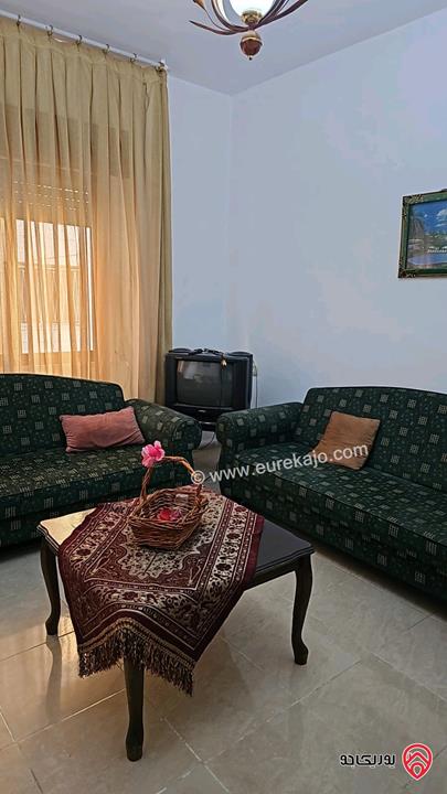 شقة مساحة 150م طابق ثاني للايجار مفروشة في عمان - الشميساني مطلة على البوليفارد