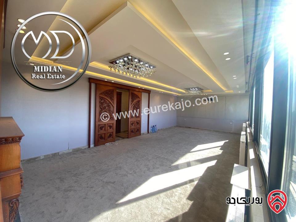 شقة للايجار طابق أخير مع روف في عمان - خلدا - العوجانية مساحة 425م مع تراسات تشطيبات ديكورات فاخرة اطلالة بانورامية خلابة