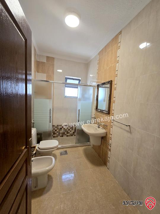 شقة طابق ثاني مساحة 190م للبيع في عمان - الشميساني