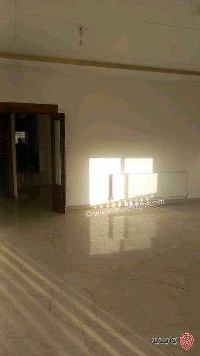 شقة طابق أول مساحة 205م للبيع في عمان - الجبيهة