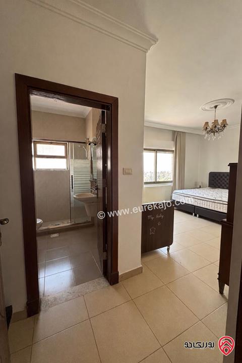 شقة طابق اخير مساحة 187م مع رووف منفصل 48م وترس 110م للبيع في عمان - مرج الحمام