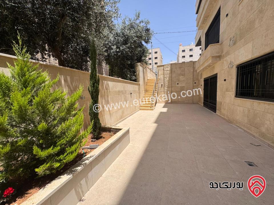 شقة للبيع في عمان - مرج الحمام / طريق المطار شبه ارضي مساحة البناء 225م ومساحة الحديقة 210م