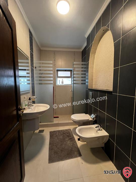 شقة مفروشة طابق أول مساحة 211م للايجار في عمان - ام اذينة